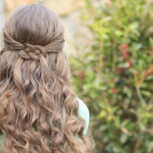 Young girl outside modeling Side Celtic Knot |St Patrick's Day Hairstyles